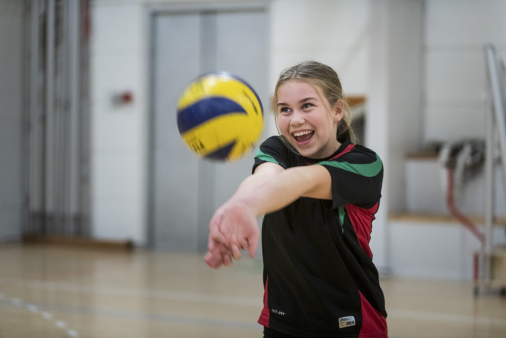 Pige der spiller Volleyball i Kolding Volleyballklub